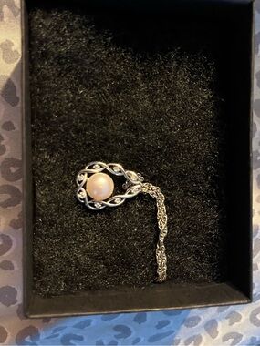 Sterling Silver Pearl Pendant Necklace - White Pearl With Stimulated Diamonds